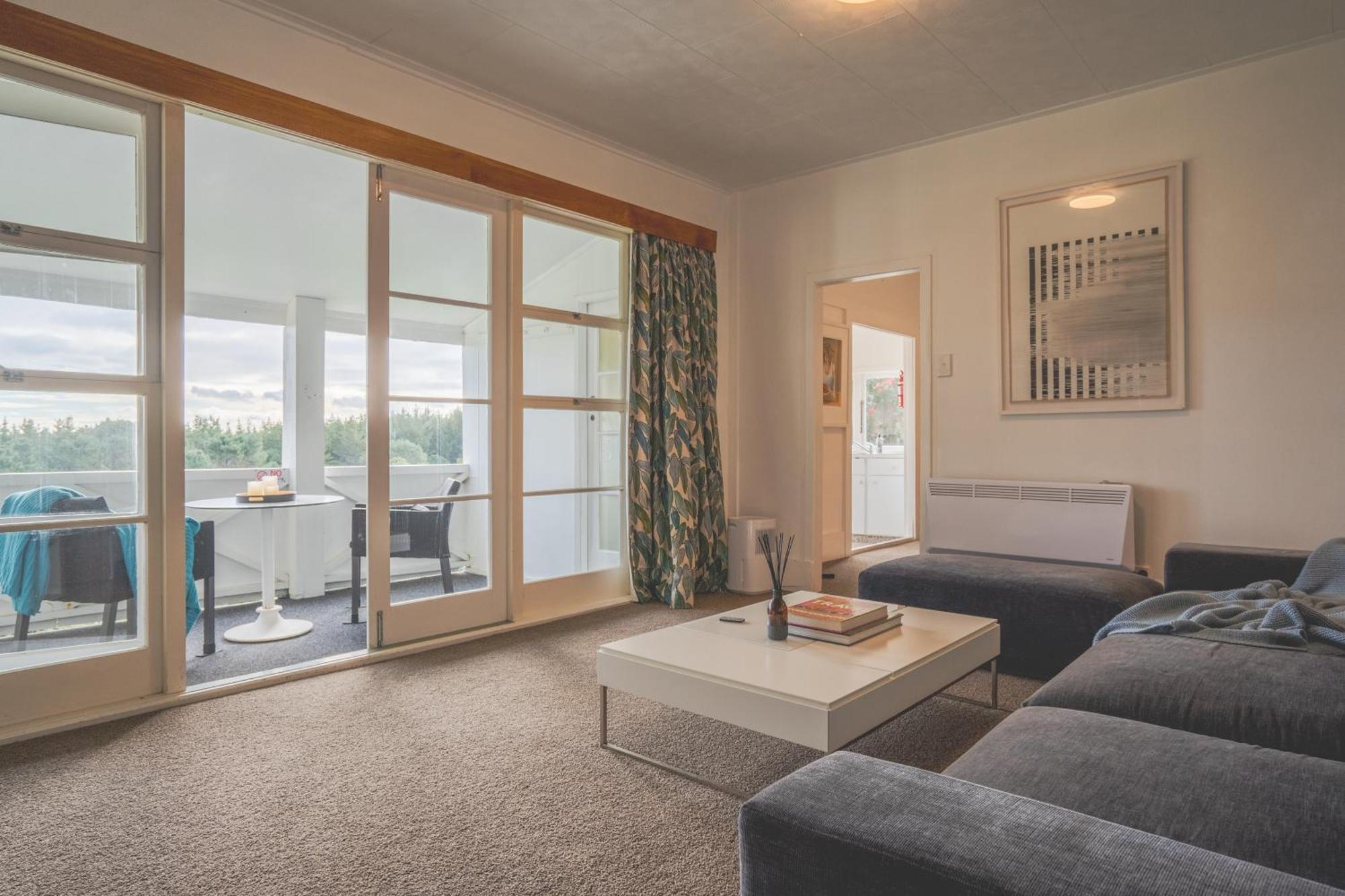 Muriwai Lodge Экстерьер фото